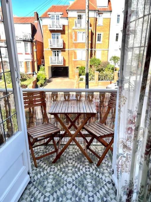 3 Bedroom Spacious Seaside Apartment With Estuary Views Σάουθεντ-ον-Ση Εξωτερικό φωτογραφία